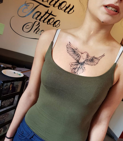 tattoo de paloma en pecho
