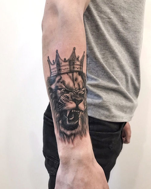 tattoo leon en tobillo