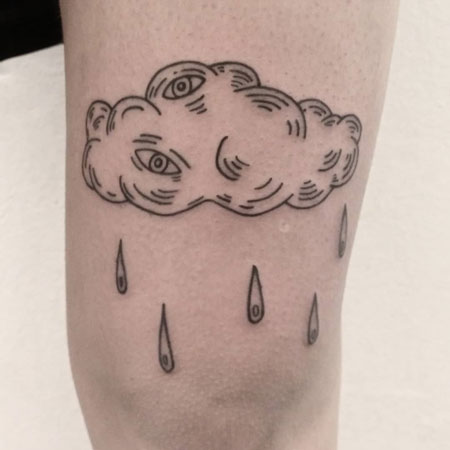 tattoo nube con ojos