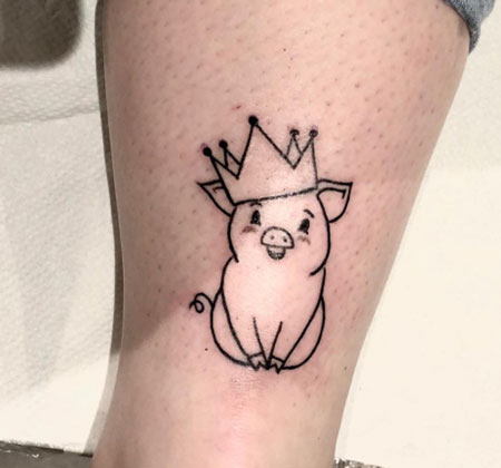 tatuaje cerdo con corona