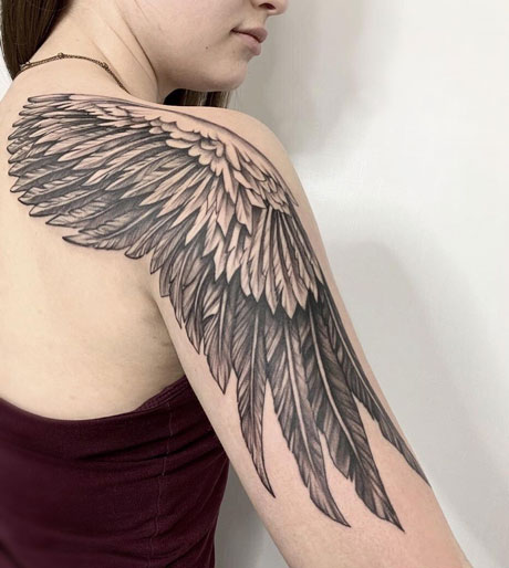 tatuaje de alas para mujer