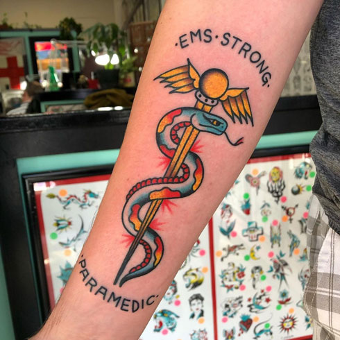 paramedic tatuaje a color