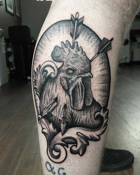 tattoo gallo y flechas