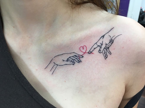 tatuaje de hilo en mujer