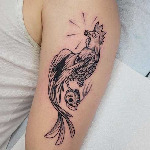 tatuaje en gris de gallo