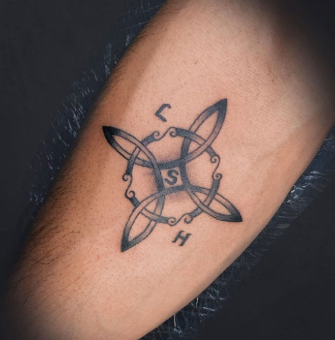 simbolo witcha tatuaje