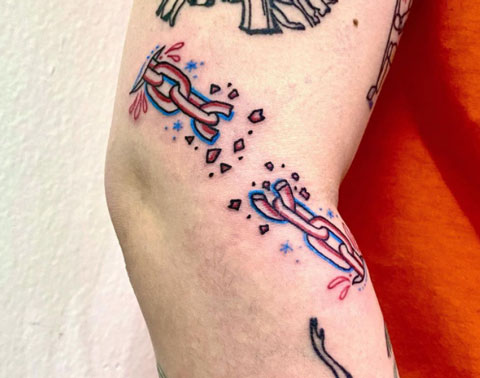 tatuaje cadena a color