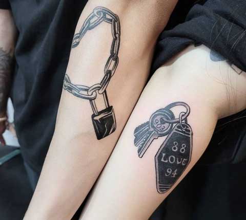 tatuaje candado y cadena