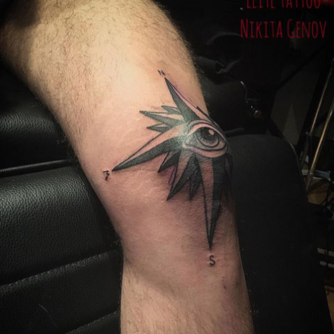 tattoo ojo en rodilla