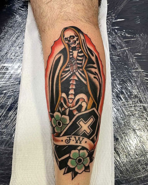 tattoo pantorrilla snta muerte