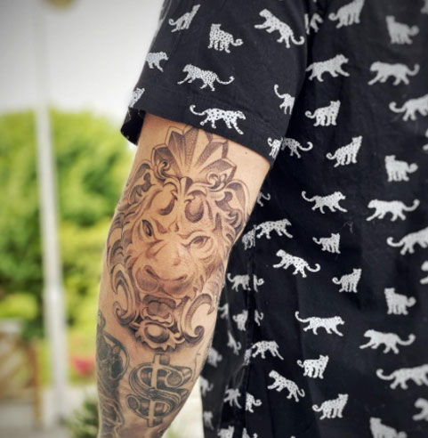 tatuaje de codo