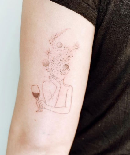 tattoo silueta y copa de vino
